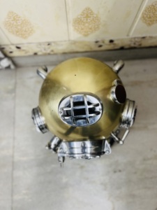 Casque de plongée vintage en laiton, objet décoratif |   Casque de plongée antique pour les profondeurs marines - Product Image 2
