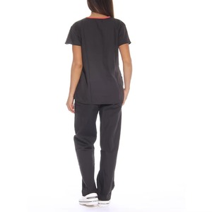 Ensemble de vêtements médicaux personnalisés pour femmes Uniformes de soins infirmiers écologiques pour des performances optimales introduits pour les hôpitaux - Product Image 5