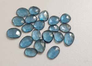 Londres bleu topaze Cabochons naturel à facettes forme libre Londres bleu topaze dos plat Cabochons 5 pièces topaze pour l'utilisation de bijoux - Product Image 5