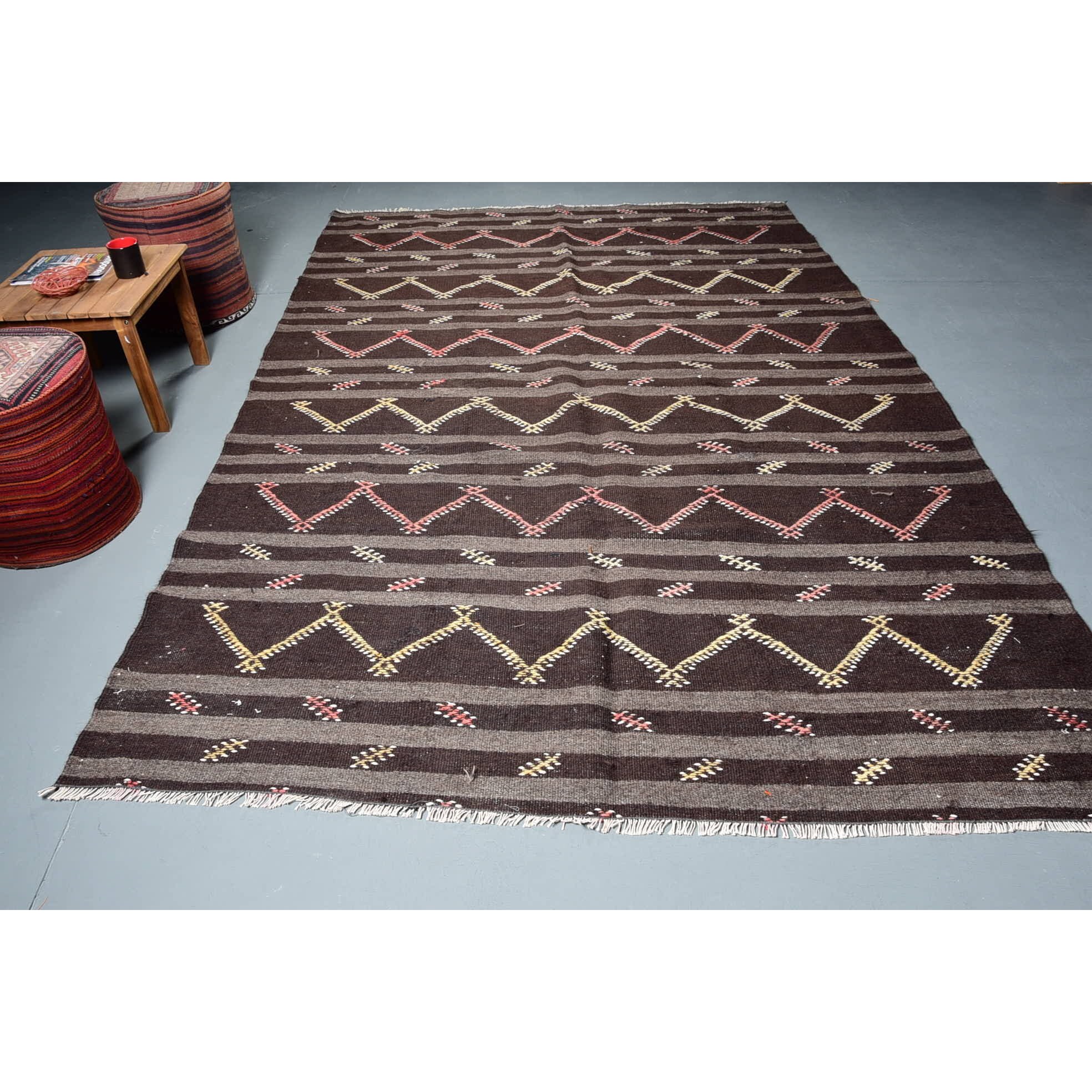 สีน้ำตาล