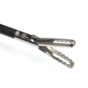 ENDO Clinch Fenestrated Grasper 20mm Longitud de la mandíbula 5mm Diámetro 33cm Longitud Acero inoxidable Plástico Manual Reutilizable Laparoscópica - Product Image 1