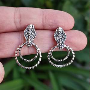 Pendientes de Plata de Ley 925 con Diseño de Hoja, Hechos a Mano, Estilo Boho, Doble Aro Colgante, Diseño Único Inspirado en la Naturaleza, Patrón Vegetal - Product Image 4