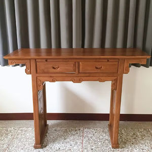 Table d'entrée traditionnelle et gracieuse en teck avec 4.8 pieds de style classique chinois pour salon et entrée - Product Image 1