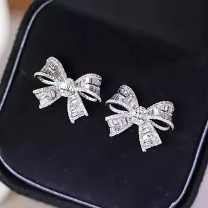 Pendientes de Aro con Moissanita de Corte Baguette de 2 Quilates en Plata 925, Chapados en Oro Amarillo, Blanco y Rosa de 14K, Regalo de Boda para Mujer - Product Image 4
