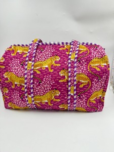 Bolsa de Viaje Tipo Tote de Algodón Acolchado con Estampado de Tigre, Cierre de Cremallera, Ecológica, Duradera, Deportiva, Grande, de Lujo, Informal - Product Image 5