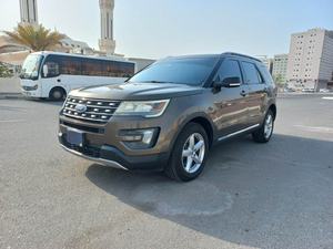 Explorer XLT 2023 d'occasion, berline automatique, transmission intégrale avant, intérieur foncé, sièges en cuir, régulateur de vitesse, turbo, toit ouvrant, vue 360° à l'arrière - Product Image 6