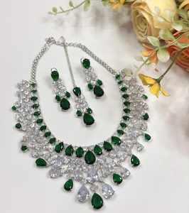 Elegante diseño de aspecto de circón plateado de alta calidad, collar elegante, pendientes, conjunto Tikka, compromiso de boda tradicional para mujer - Product Image 3