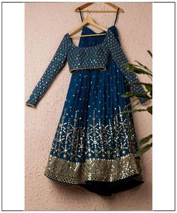 Agregue un toque de glamour a su apariencia con nuestro Lehenga Choli bordado, con delicado trabajo manual y dupattas de trabajo de secuencia - Product Image 5