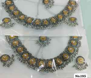 Ensemble de collier de bijoux de mode traditionnelle avec des pierres multicolores et des boucles d'oreilles parfaites pour les vêtements ethniques et de fête - Product Image 6