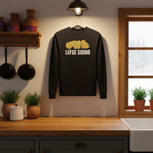 Maglietta a maniche lunghe Lefse Squad con design del pane piatto norvegese, abbigliamento promozionale - Product Image 3