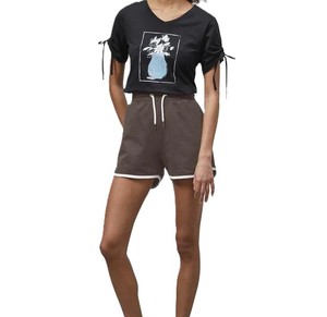 Pantalones cortos deportivos ligeros de secado rápido de nuevo diseño de servicio OEM para mujeres de cintura alta transpirable y estilo cómodo ajuste regular - Product Image 4