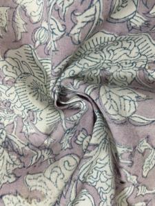 Tela de Algodón Estampada a Mano con Diseño Floral en Tono Malva Polvoriento, Diseño Botánico Indio Vintage - Product Image 4