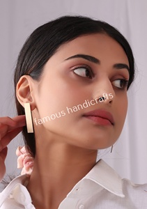 สินค้ามาใหม่เครื่องประดับแฟชั่นต่างหูแบบไม่สมมาตรทำจากโลหะเก๋ไก๋ใหม่สำหรับผู้หญิงต่างหูทองแบบไม่เหมือนใคร - Product Image 4