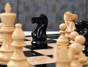 Ensemble de pièces d'échecs Smokey Staunton artisanales en bois de buis ébénisé, bois de buis naturel, roi de 3,8 cm à prix avantageux - Product Image 5