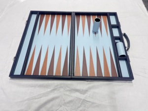 ชุดแบ็คแกมมอนสีน้ำเงินเข้มทำด้วยมือกระดานแบ็คแกมมอนไม้แบบสั่งทำสำหรับครอบครัวและเพื่อนๆที่เล่นเกมแบคแกมมอนเพื่อความบันเทิง - Product Image 3