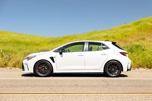 2023 USED GR C0-R0-LLA M0-RI-Z0 Edition Low Mileage Sound Engine R18 Tyre Panoramic Sunroof LED Headlights Ready to Ship - Product Image 4