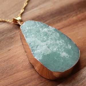 Pendentif en forme de larme en aventurine verte à bords plaqués or 14 carats en argent sterling 925 pour enfants, bijoux en pierre semi-précieuse brute épaisse - Product Image 4