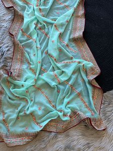Hermoso Sari Georgette tradicional con hilo de viscosa Trabajo hecho a mano Diseñador de bordes Ropa de fiesta Sari Hecho de Bodas de seda - Product Image 6