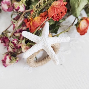 Rond de serviette en jute fabriqué à la main avec accent d'étoile blanche pour le réglage de la table rustique fêtes de mariage hôtel salle à manger aspect naturel - Product Image 6