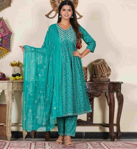 Yash Gallery ชุดเดรสลำลองปักลายดอกไม้สีเขียวสำหรับผู้หญิงพร้อมกางเกงยาวถึงข้อเท้าและลาย dupatta - Product Image 2