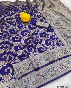 <span class=keywords><strong>Saree</strong></span> Sutra Banarasi Murni Lembut dengan Tenun <span class=keywords><strong>Zari</strong></span> Bermotif Bunga dan Blus Senada untuk Pernikahan Festival Grosir - Product Image 5