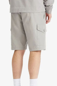 Pantalón corto cargo gris claro para banda de cintura elástica y cuatro bolsillos cortos y tela muy suave para mayor comodidad y uso casual moda - Product Image 3