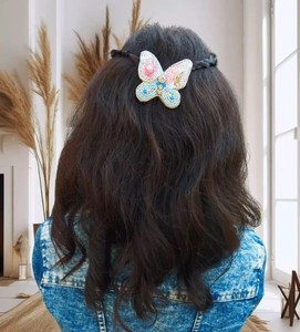 Pinzas para el pelo bordadas a mano hechas a medida para niños en diseño de estrella de mar también se pueden utilizar para fines de reventa. - Product Image 4