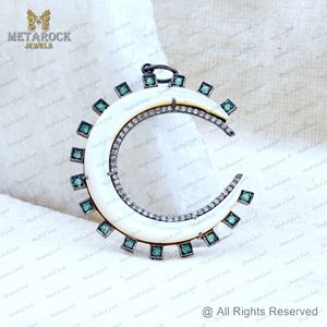 Pave Diamond Natural Emerald Gemstone MOP Crescent Moon Colgante Joyería fina Venta al por mayor Half Moon Pendant Jewelry - Product Image 2
