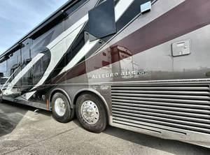 Autocaravana Tiffins Allegro Usada de 3-4 Meses, Años 2020-2023, Interior Espacioso, Diseño Moderno, para 4-6 Pasajeros, Euro 4/Euro 5 - Product Image 4