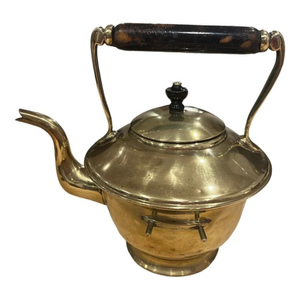 กาต้มน้ำทองเหลืองโบราณหรือหม้อชาบนขาตั้งพร้อมจานเตาของขวัญชาวินเทจ - Product Image 1