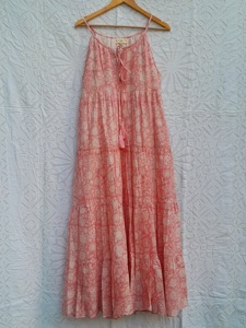 ชุดเดรสยาวผ้าพิมพ์ลายบล็อกคุณภาพสูง ดีไซน์สายเดี่ยวแบบสปาเก็ตตี้ ไม่มีแขน ตัดเย็บแบบจีบระบายทรงเอ ลำลอง - Product Image 5