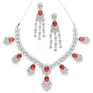 Conjunto de collar AD de alta demanda para mujer con pendientes a juego disponibles a precios asequibles de La India - Product Image 1