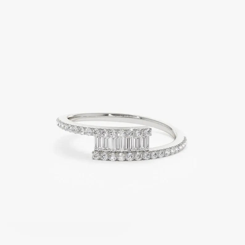 Diamanti certificati di alta qualità a prezzo all'ingrosso Trendy Style Cross Over Baguette Diamond Ring 10KT Gold Fine Jewelry For Women
