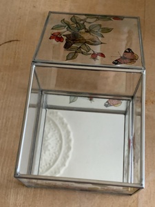 Boîte à bagues en verre peinte à la main Organisateur de bijoux en verre et métal Cadre polonais antique pour les fiançailles de mariage d'anniversaire - Product Image 3