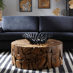 La mesa de cóctel de teca Tovi está hecha de madera maciza de teca hecha de piezas sobrantes ensambladas a mano para uso en exteriores. - Product Image 5