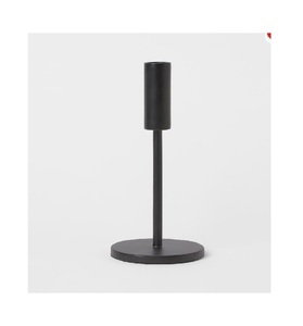Portavelas de hierro negro con diseño de desplazamiento elegante con detalles artesanales ideal para bodas rústicas e interiores acogedores - Product Image 3