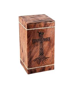 Urnas de cremación de madera dura para cenizas humanas Urna de entierro de madera grande para adultos (raíces de árbol cruzado celta, 250 pulgadas cúbicas) - Product Image 6