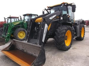 รถแทรกเตอร์สำหรับการเกษตร JCBB Fastrac 4220 4WD พร้อมที่ตัก รุ่นมือสอง - Product Image 3