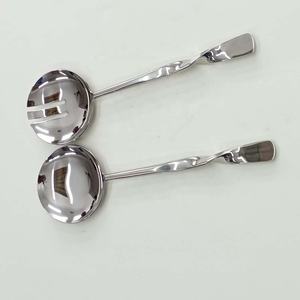 Juego de cucharas y tenedores plateados de acero inoxidable, diseño único, con mango redondo, modernos, para servir ensaladas - Product Image 3