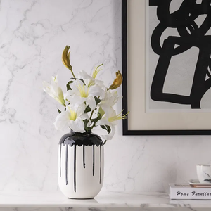 Vase de décoration de luxe en métal pour table contemporaine vase de décoration minimaliste en métal pour intérieurs intemporels vase de décoration en métal - Product Image 2