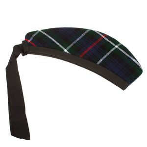 Casquette traditionnelle écossaise Glengarry avec nœud latéral à queues de ruban et conception structurée en laine pour vêtements de cérémonie Casquettes Glengarry à vendre - Product Image 4