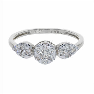 แหวนเพชรธรรมชาติสีทอง14K ที่มีการออกแบบกลุ่มดอกไม้ในรูปไข่และกลมที่เน้นสีทองคำขาวเพื่อความสง่างาม - Product Image 3