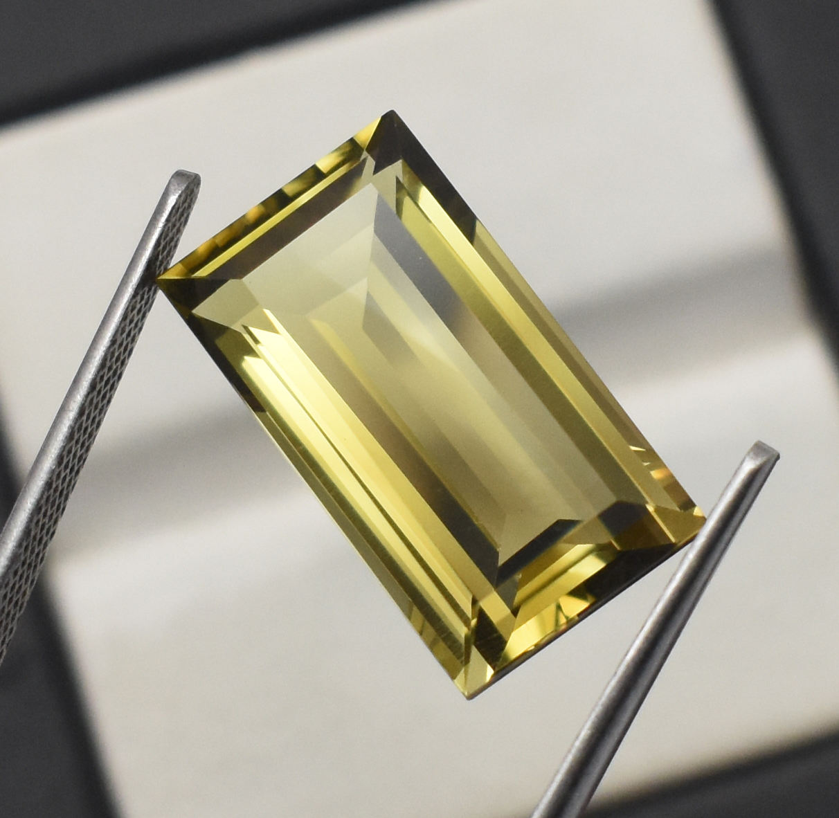 สีเหลือง