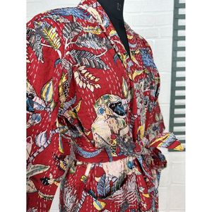 Kimono long en coton Kantha Reine pour femme, vert pastel, avec design réversible, idéal comme cache-maillot de bain. - Product Image 5