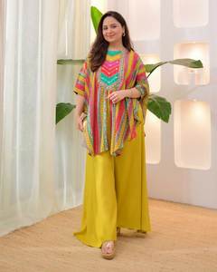 Presentando el nuevo diseñador Party Wear Look Top-Plazzo y Dupatta con trabajo de bordado pesado - Product Image 1