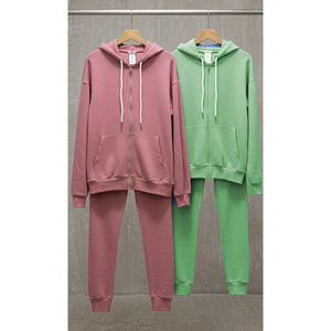2025 ropa de invierno de alta calidad al por mayor 100% poliéster transpirable Casual chándales sudaderas con capucha logotipo personalizado Hombres estilo sólido - Product Image 4