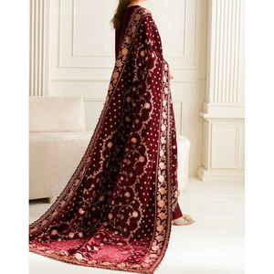 Chales de terciopelo fáciles de usar, servicio ODM elegante bordado, uso diario personalizado, material de terciopelo 100%, chal de terciopelo suave y ligero - Product Image 5