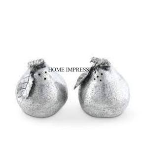 Ensemble de 2 Pommes et Poires Moulées en Aluminium Designer de Haute Qualité Plaqué Or Centre de Table et Décoration Sel et Poivre - Product Image 6
