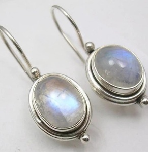 Boucles d'oreilles clous en pierre de lune, argent sterling 925 plaqué or, bijoux faits main mignons, cadeau d'anniversaire et de célébration pour elle, femme - Product Image 6