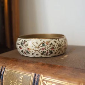 Brazalete ancho de diseñador floral de latón puro 100% hecho a mano, brazalete ajustable, Regalo para mamá - Product Image 1